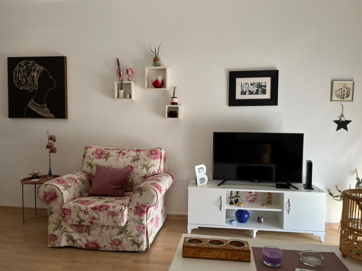 Lovely Pink Flat Podgorica Exterior foto
