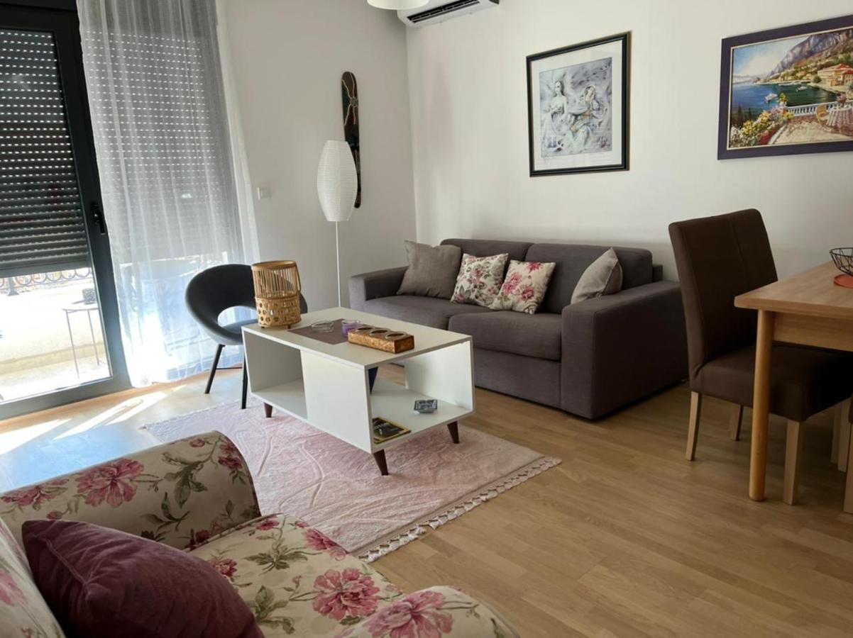 Lovely Pink Flat Podgorica Exterior foto